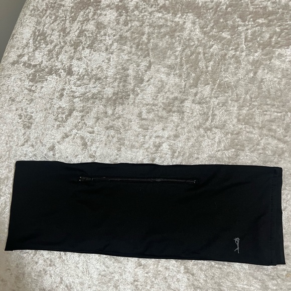 Storage belt, black spandex, great for leggings or yoga pants - Picture 4 of 5